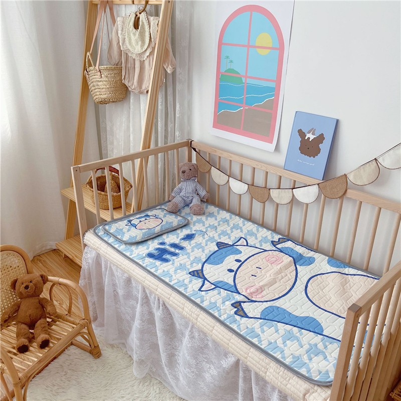 Chiếu điều hòa cho bé , chiếu cao su non in hình 5D cho trẻ Baby And Me