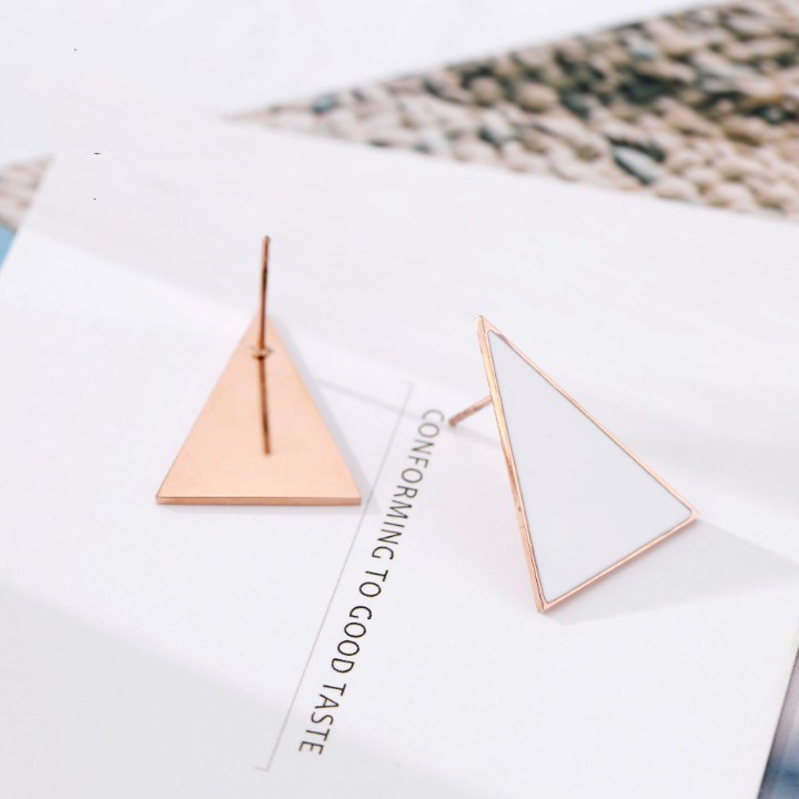 Bông Tai Tam Giác Titan Không Đen TT 1777