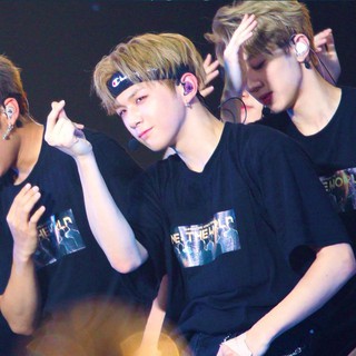 Áo tay lửng wanna one the world tour 2018