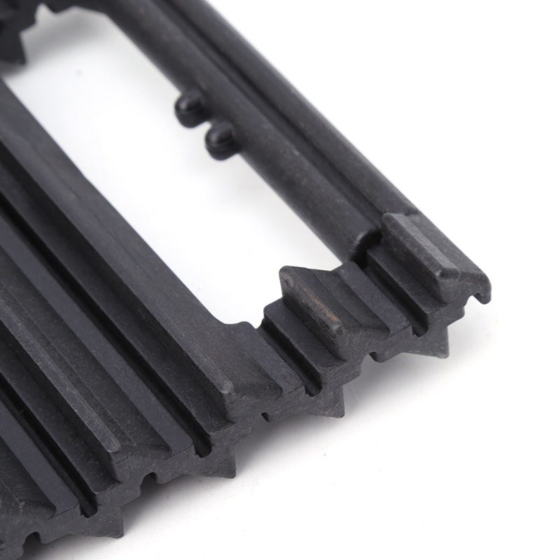 Tấm lót bánh xe hơi chống trượt tiện dụng