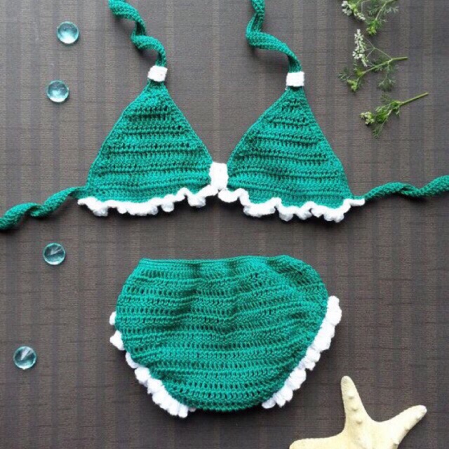Bikini len móc cho bé