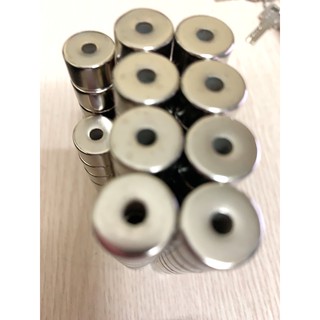 Nam châm viên trắng 15x10 lỗ thẳng 4mm