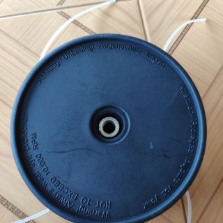 Mâm cước cắt cỏ tự xả 4 đầu dây ra