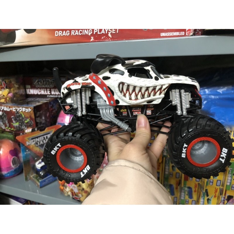 Cá mập trắng Monster jam