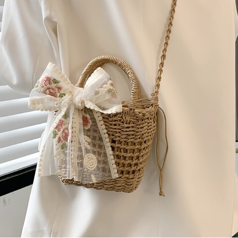 Túi cói mini size 20cm đan thưa thắt nơ ren hoa điệu đà-Tiệm Cói Cô Lê