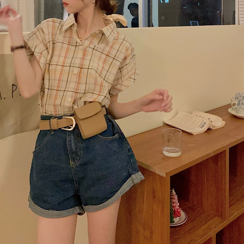 Áo sơ mi nữ sọc tay ngắn, thiết kế cổ điển, phong cách Hồng Kông, đẹp và tinh tế.