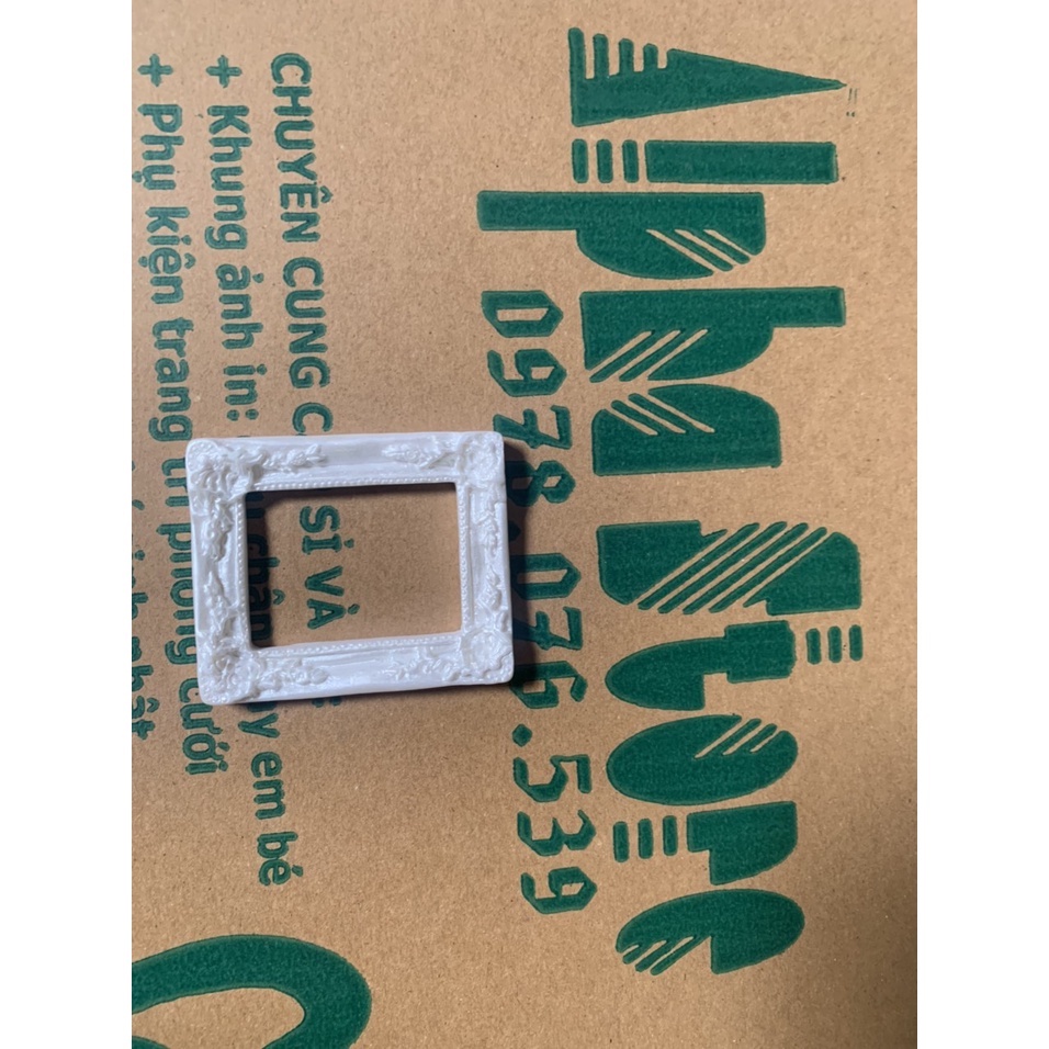 in ảnh thêm cỡ 4*5cm bỏ vào khung in dấu tay chân bé