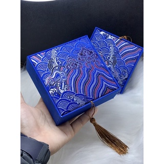 Hộp gấm hoa văn thổ cẩm xanh