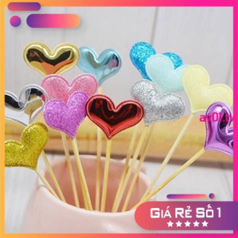 Que cắm hình tim trang trí bánh
