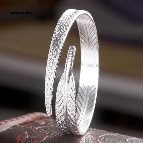 Vòng tay mạ bạc dạng hở đính lông vũ kiểu dáng vintage thời trang cho nữ