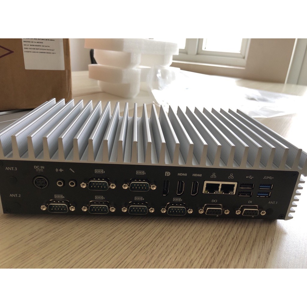 Máy tính công nghiệp không quạt Axiomtek eBOX635-881-FL | BigBuy360 - bigbuy360.vn