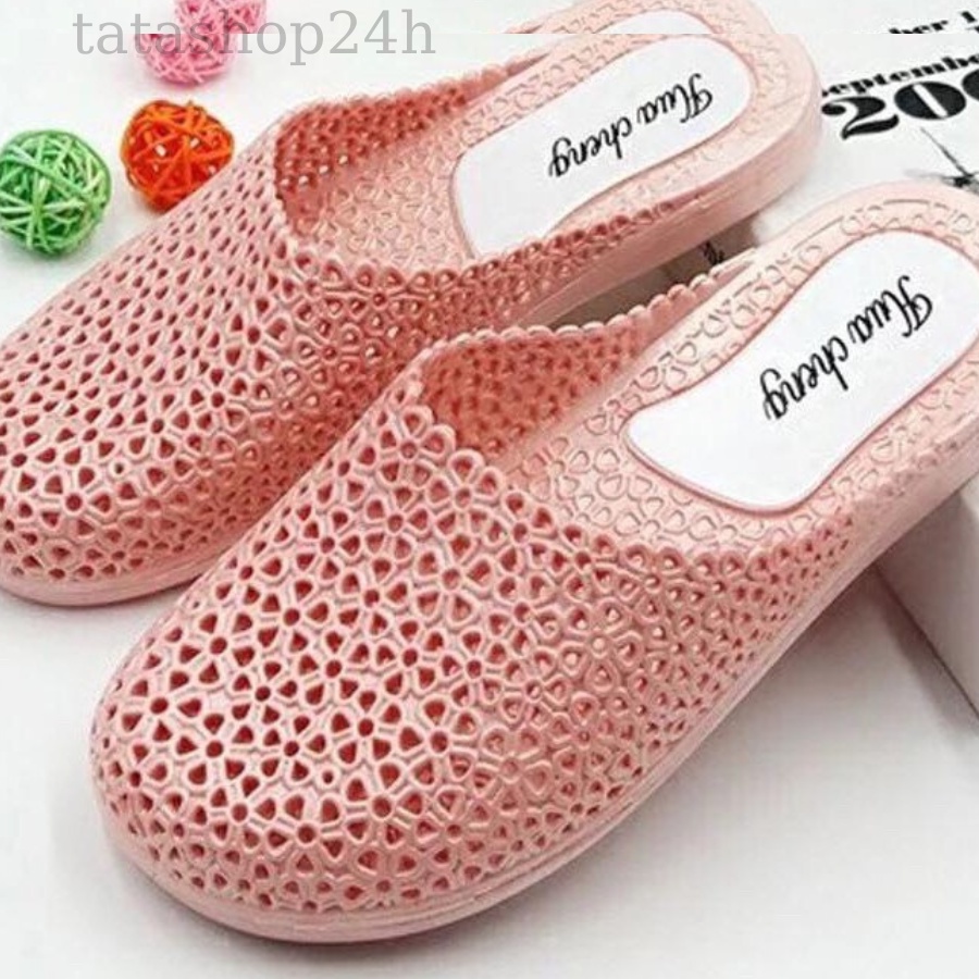 Dép Sục Nhựa Lỗ Hoa Mai Đi Mưa Bít Mũi Nữ - SL005