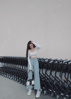 Áo thun cổ vuông