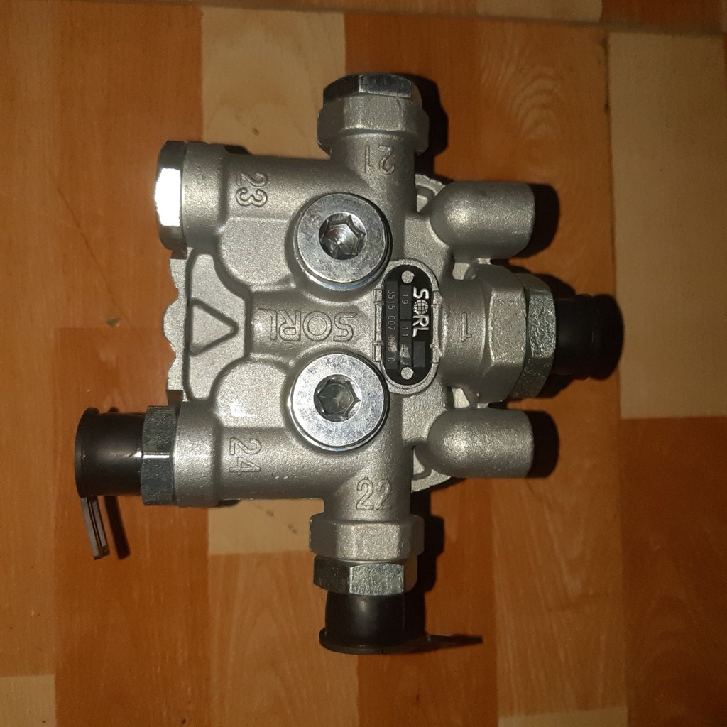 Van chia hơi, Bộ chia hơi xe tải TMT , Thaco 7 -11 tấn, 5 lỗ hơi: 4 lỗ M16 + 1 lỗ M22, 3 lỗ có cút. 4 núm. Hàng Sorl