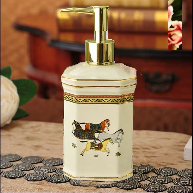(Có sẵn )bình gốm sứ đựng nước rưa tay, dầu gội đầu , sữa tắm hình ngựa