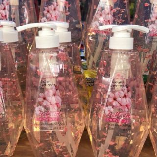 Sữa tắm cánh hoa anh đào tươi của Nhật Bản