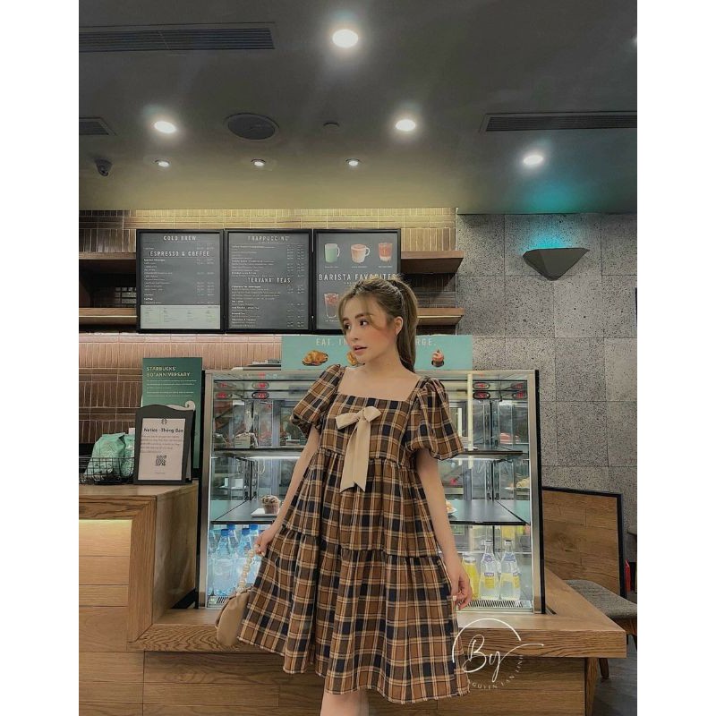 Váy kẻ nâu cổ vuông nơ tầng baby fom rộng bầu bí mặc thoải mái