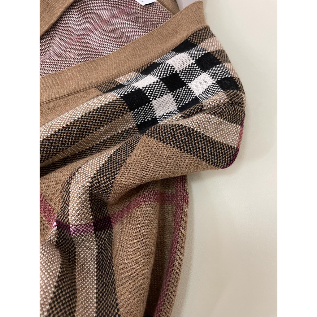 Áo khoác len nữ thời trang Burberry BBR kiểu dáng trẻ trung