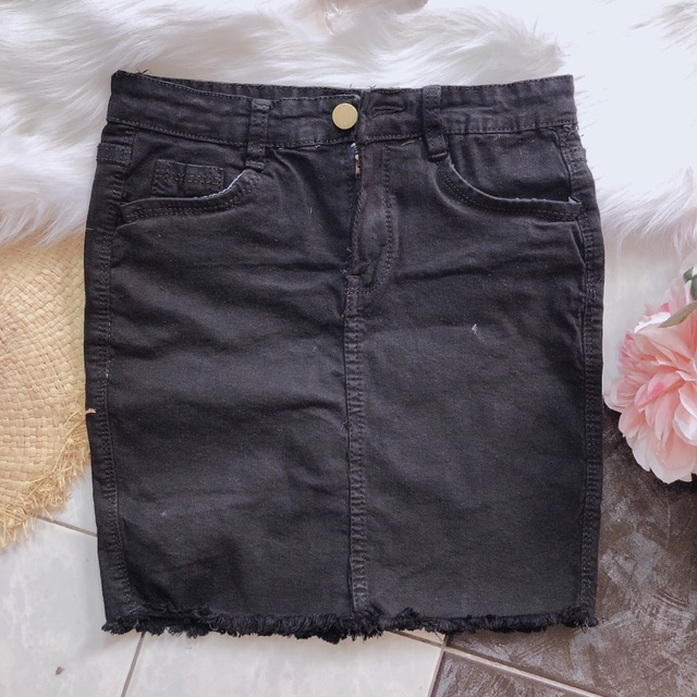 Chân váy jean ôm body size nhỏ co dãn màu đen | BigBuy360 - bigbuy360.vn