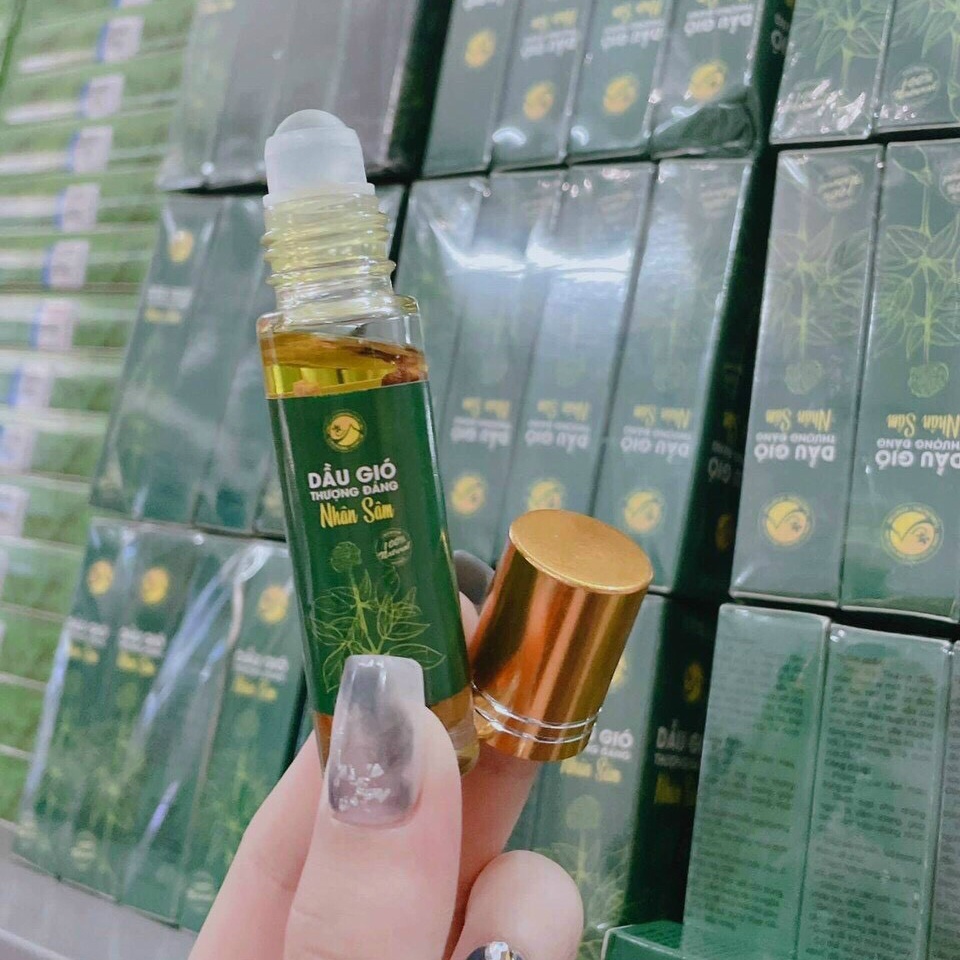 Dầu gió Lăn Thượng đẳng nhân sâm được chiết xuất từ tinh dầu của nhiều loại thảo dược tốt cho sức khỏe