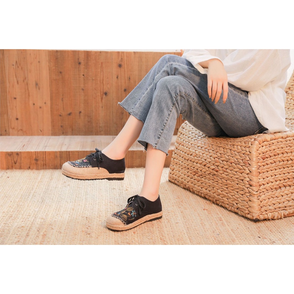 TAM19 Giày vải bố thêu hoa