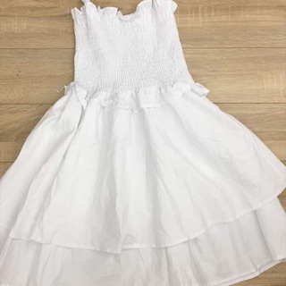Váy tầng trắng