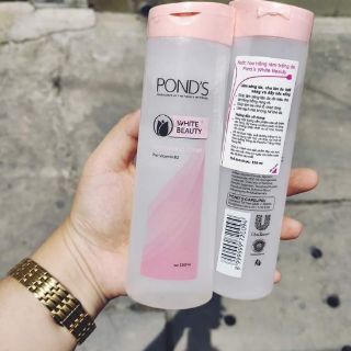 Nước hoa hồng Pond's