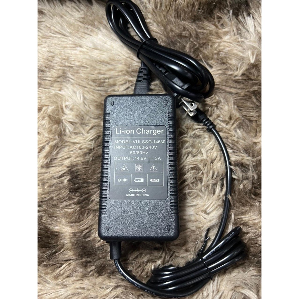 Sạc Pin Sắt LiFePO4 4S 14.6V 6A có quạt tản nhiệt và đèn báo đầy pin. BN.