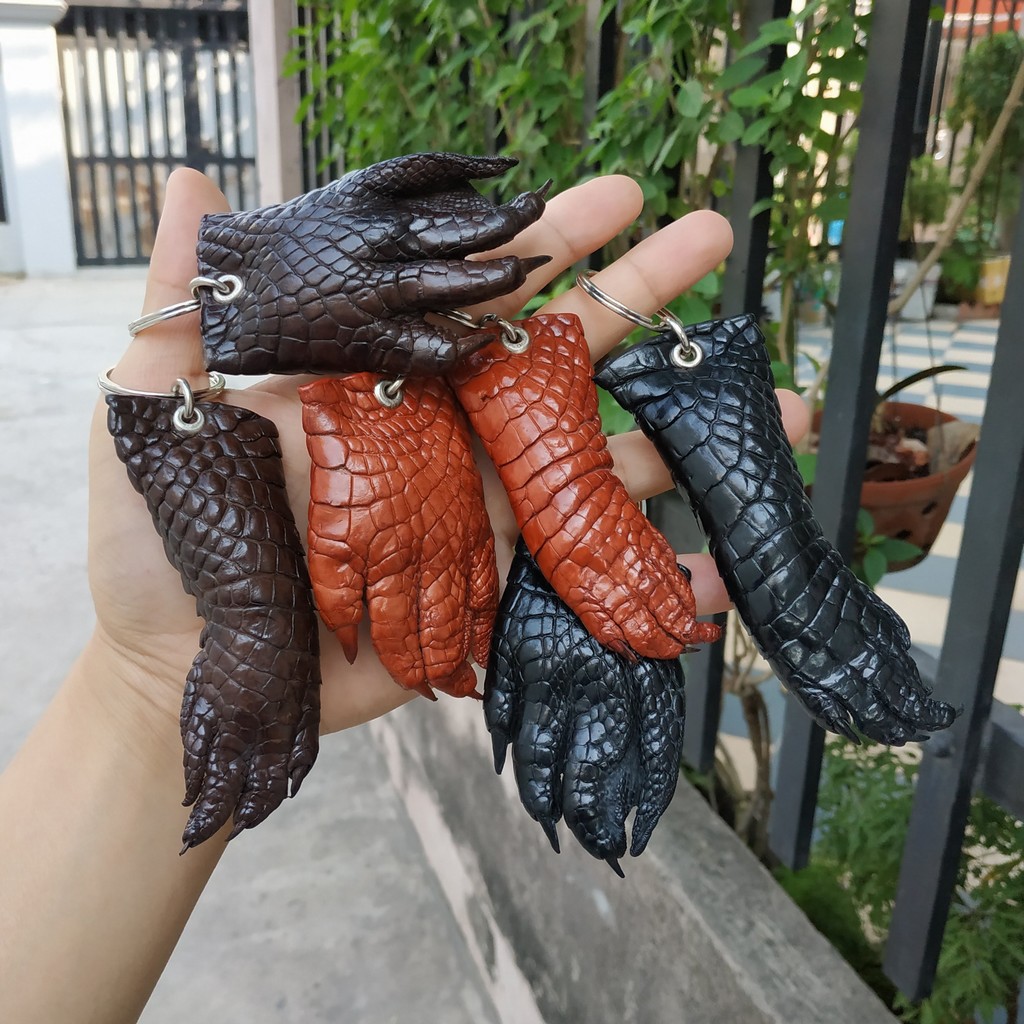 Móc khóa bàn tay cá sấu đẹp phong cách