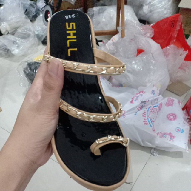 Một chút buồn.