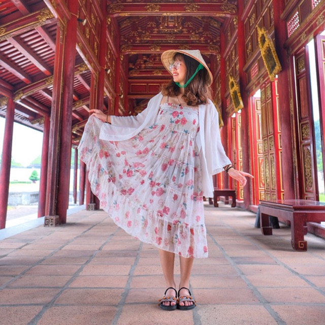 Váy quây hoa hồng