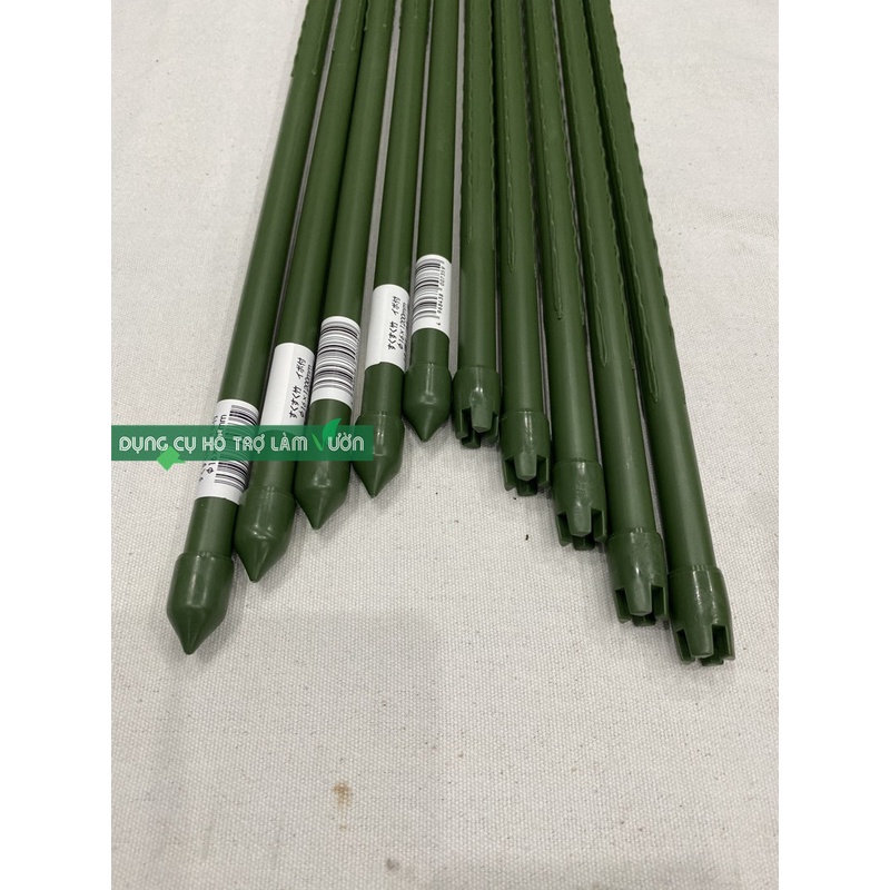 5 ống thép bọc nhựa phi 16 dùng làm khung giàn cho cây leo cắm chống đỡ cây