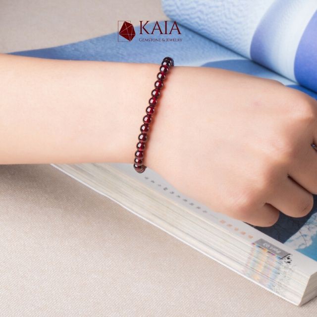 KAIA - Vòng tay phong thủy Garnet 4 - 5 li - Ngọc Hồng Lựu biểu tượng của tình yêu