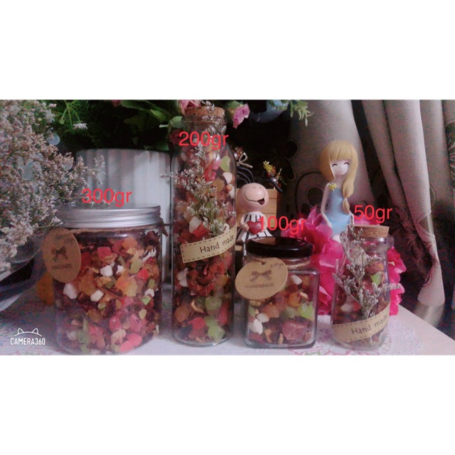 200gr trà hoa quả bali cao cấp. kèm bình thuỷ tinh phụ kiện đáng yêu như hình.