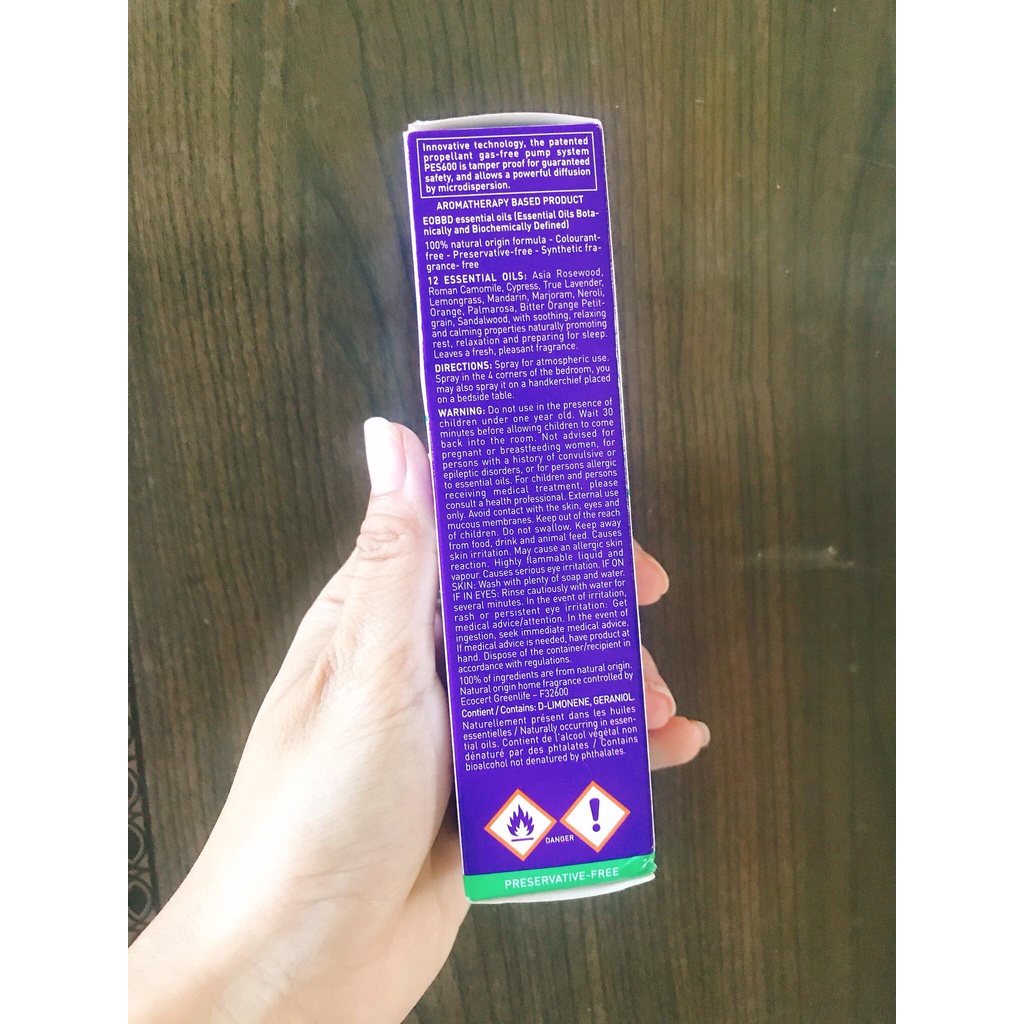 Xịt khử khuẩn không khí và thư giản sảng khoái Puressentiel chiết xuất 12 tinh dầu thiên nhiên 75ML