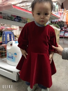 Váy nhung đỏ bé gái