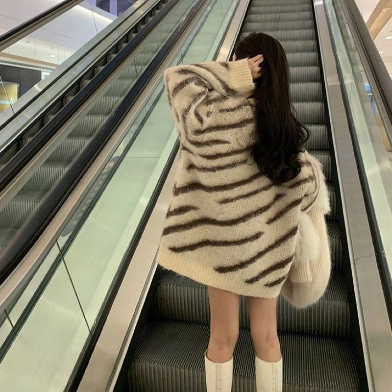 Áo len nữ màu be kẻ đen nâu phom rộng sweater cổ tròn dài tay chất len dày dặn cao cấp phong cách Hàn Quốc