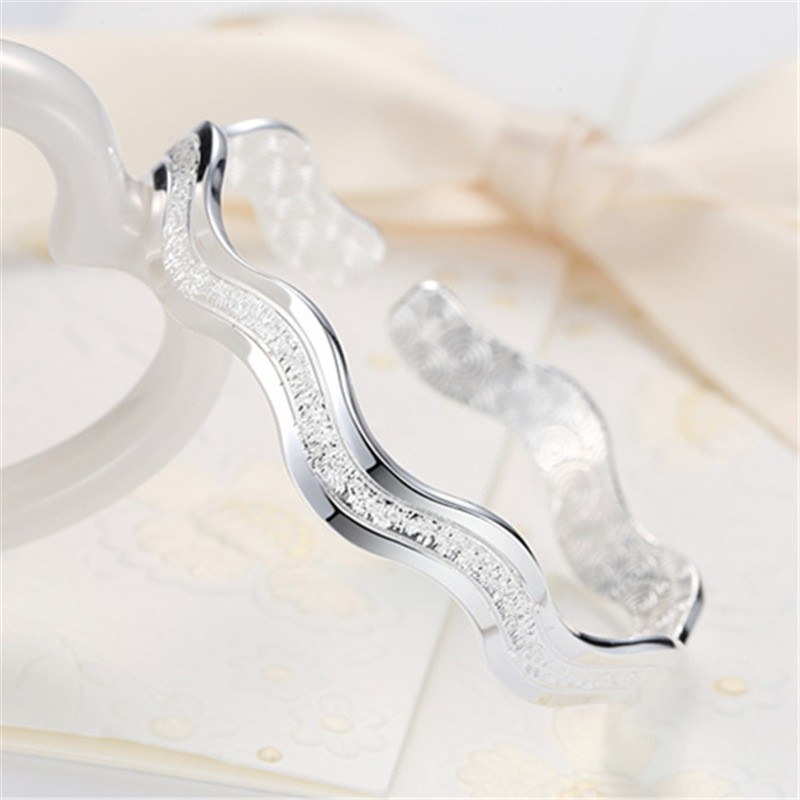 Vòng tay thời trang nữ hình dạng gợn nước bằng bạc 925
