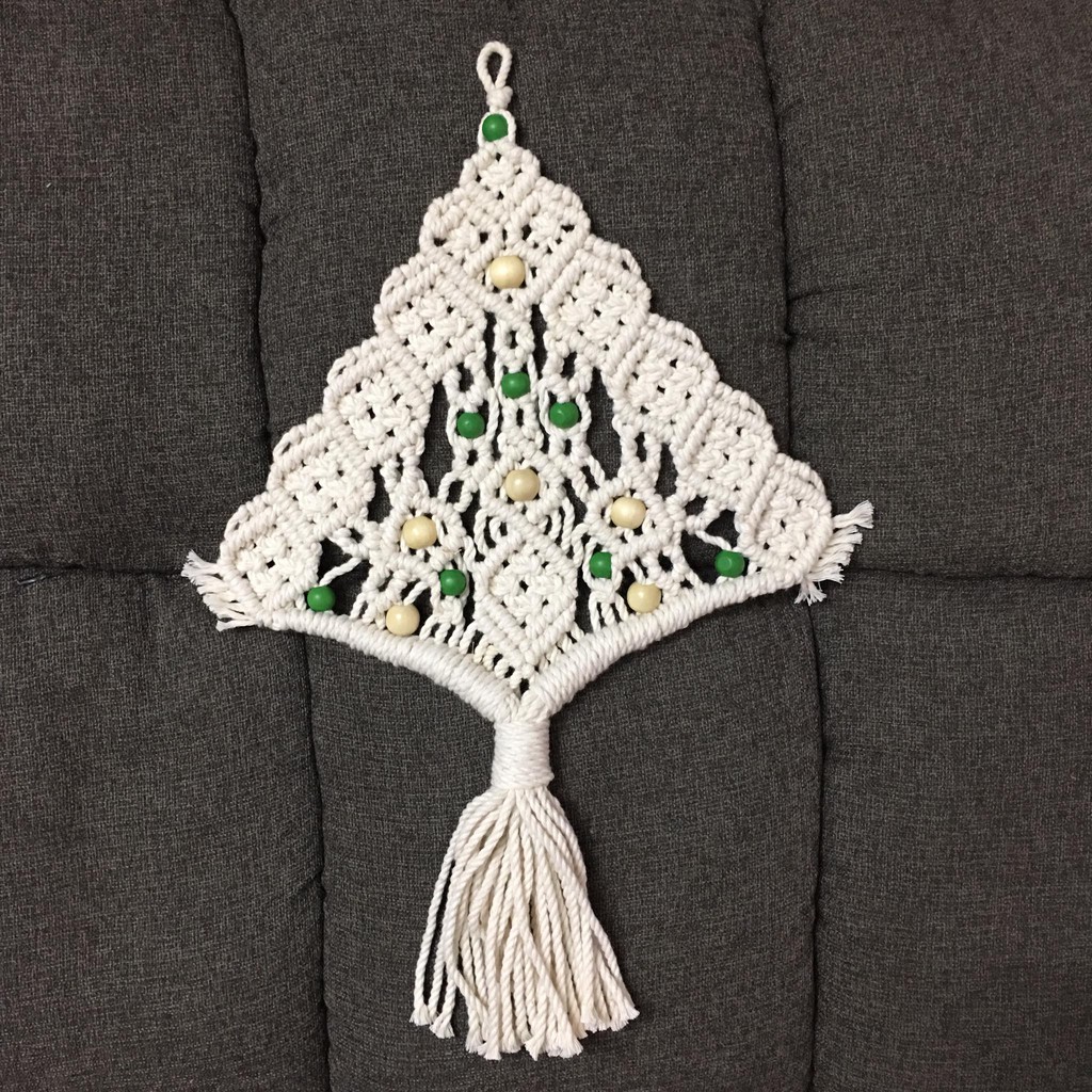 Phụ kiện trang trí cây thông Noel bằng cây thông macrame mini đẹp, xinh xắn gắn lên cây thông dịp 25/12 - pine macrame