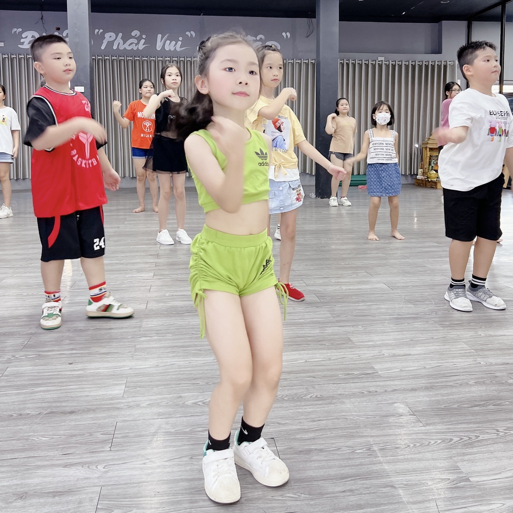 Đồ Bộ Thể Thao Tập Nhảy Tiktok Zumba Hiện Đại Cho Bé Gái 2 Chi Tiết Gồm Áo Croptop Và Quần Sooc Dây Rút 10-48kg FA032