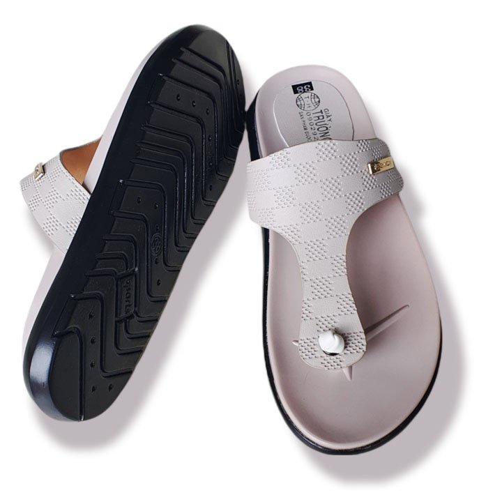 Dép xỏ ngón nữ thời trang Trường Hải màu đen đế siêu nhẹ cao 2,5cm N145