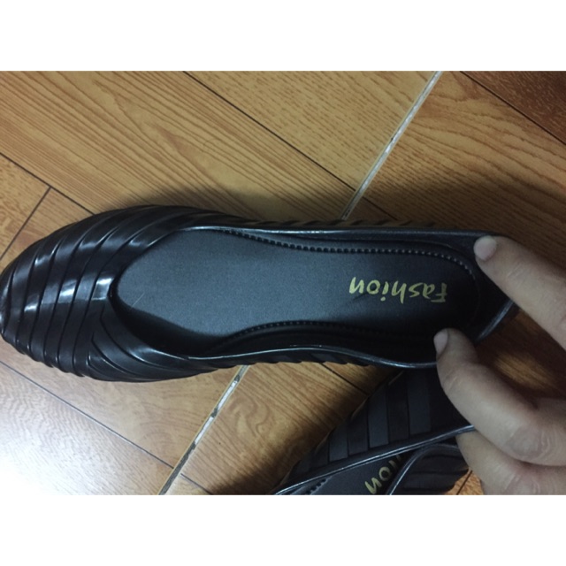 giày nhựa bup bê đi nước gia hot ..50k | BigBuy360 - bigbuy360.vn