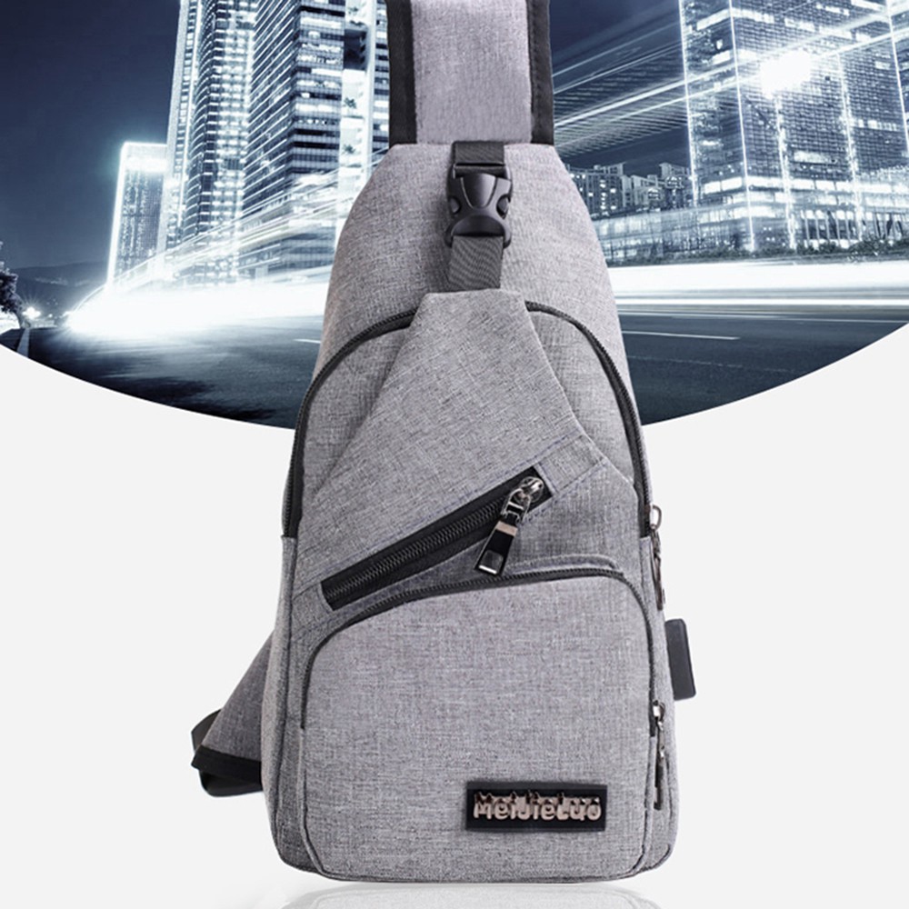 Túi đeo chéo trước ngực kèm theo dây cắm sạc USB | BigBuy360 - bigbuy360.vn