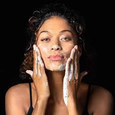 Sữa Rửa Mặt Đất Sét GlamGlow Supercleanse Clearing Cream to Foam Cleanser 150g