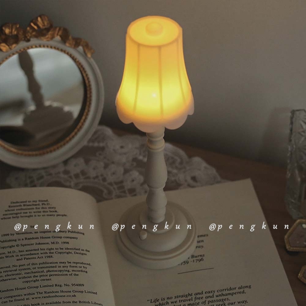 Đèn Bàn Mini Bảo Vệ Mắt Phong Cách Retro