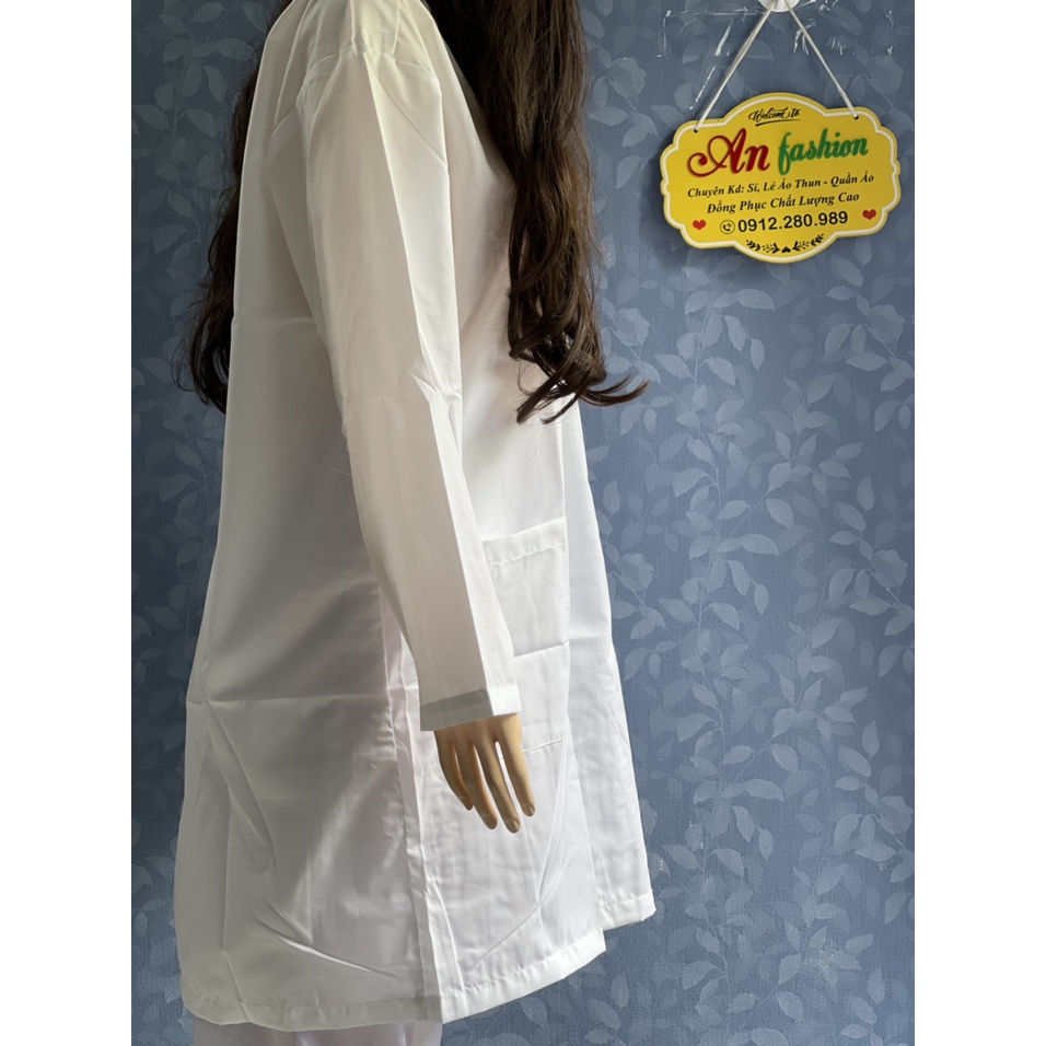Áo Blouse Trắng Điều Dưỡng, Áo Bác Sĩ tay dài, dài gối, túi vuông vải kate Ý tốt _ Hình chụp thật
