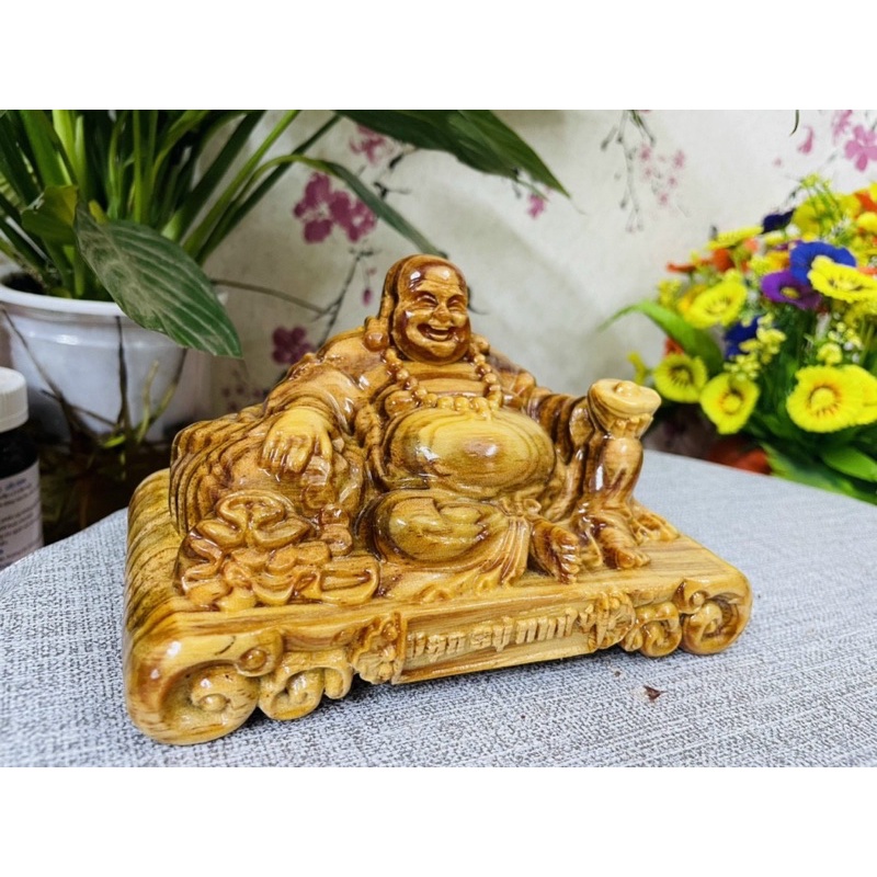 Tượng di lặc bày ô tô