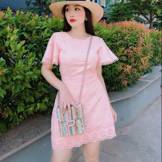 Đầm xô ren tay xoè