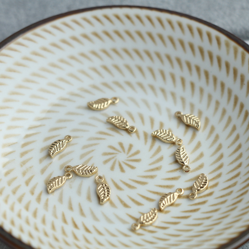 Mặt Dây Chuyền Hình Chiếc Lá Mạ Vàng 14k 3.5 * 9.5mm diy