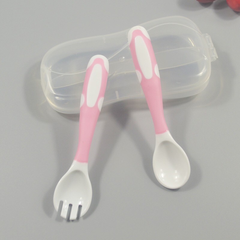 Set 2 thìa dĩa bẻ cong xoay 360 độ cho bé tập ăn dặm Baby Shark Store 2022